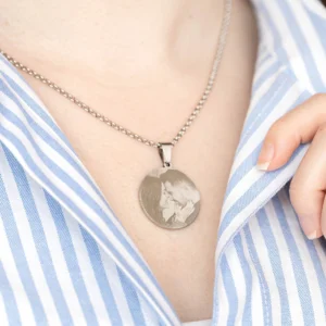 Colgante redondo grabado