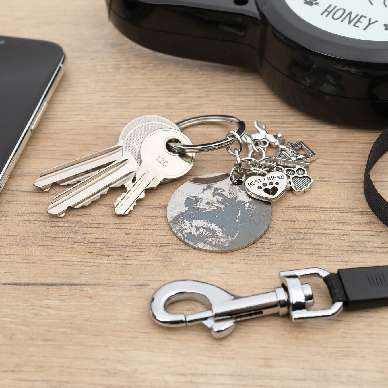 Llavero grabado con charms - Imagen 3