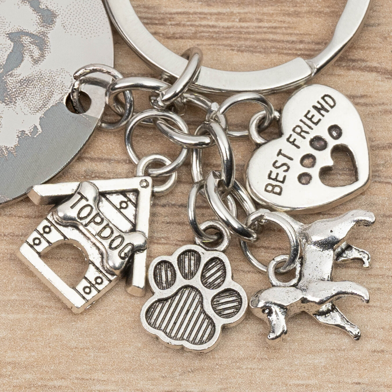 Llavero grabado con charms - Imagen 4