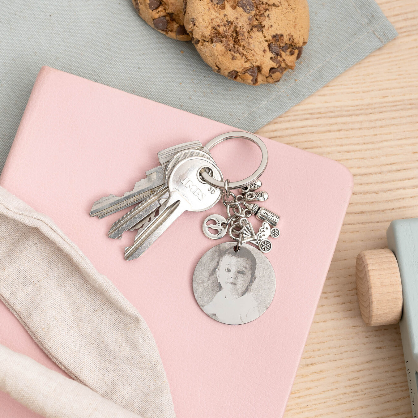 Llavero grabado con charms - Imagen 9